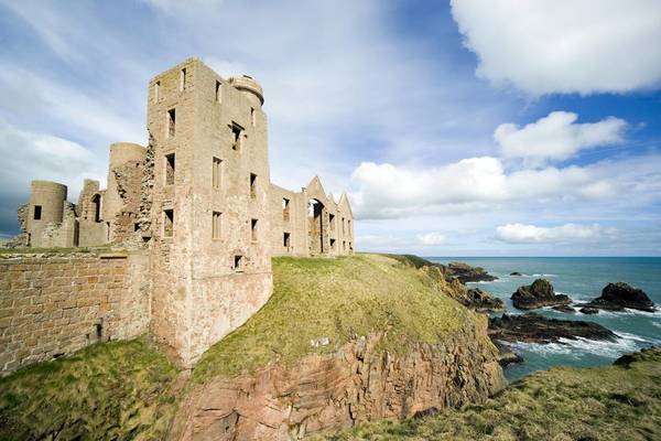 《王冠》拍摄地 图片来自VisitAberdeenshire.com